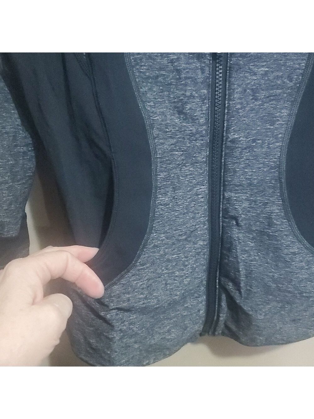 Lululemon Gray and Black Zip-Up Lined Jacket Size 4 - Picture 4 of 7